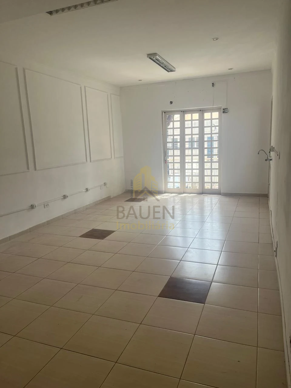 AVENIDA CANADA 29 SALA COMERCIAL 1º PAVIMENTO