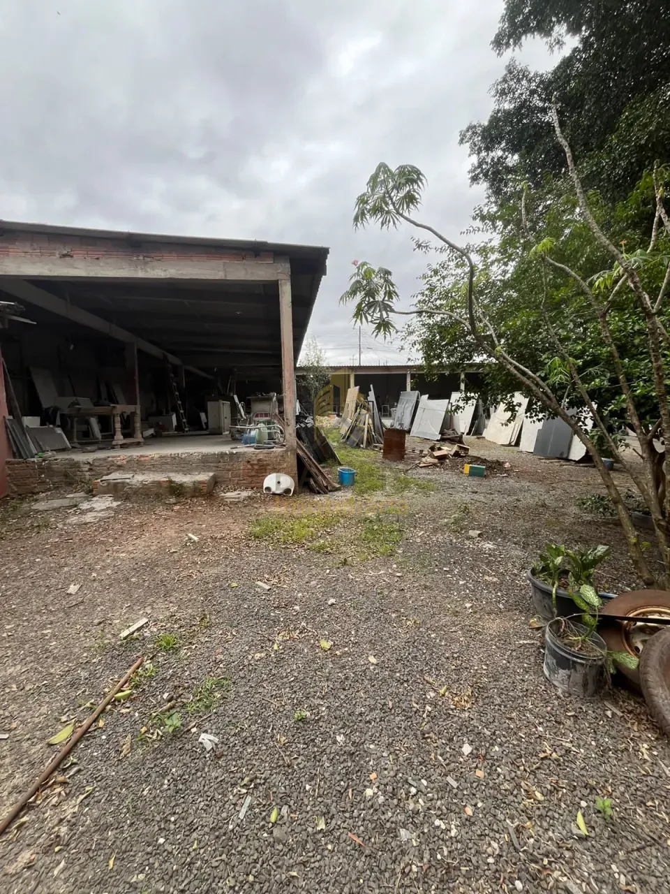 Imagens do imóveis Ponto Comercial para Locação com Amplo Terreno e Área Coberta.
