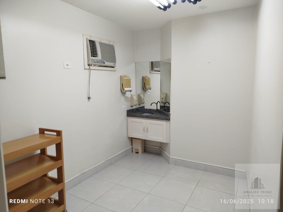 Sala Comercial Av. Bandeirantes - Med. Center