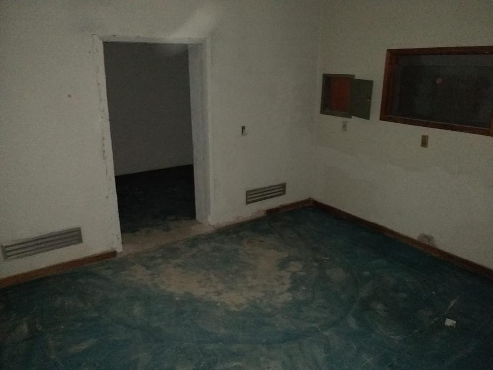 Imagens do imóveis Ótimo imóvel comercial no centro de Cascadura