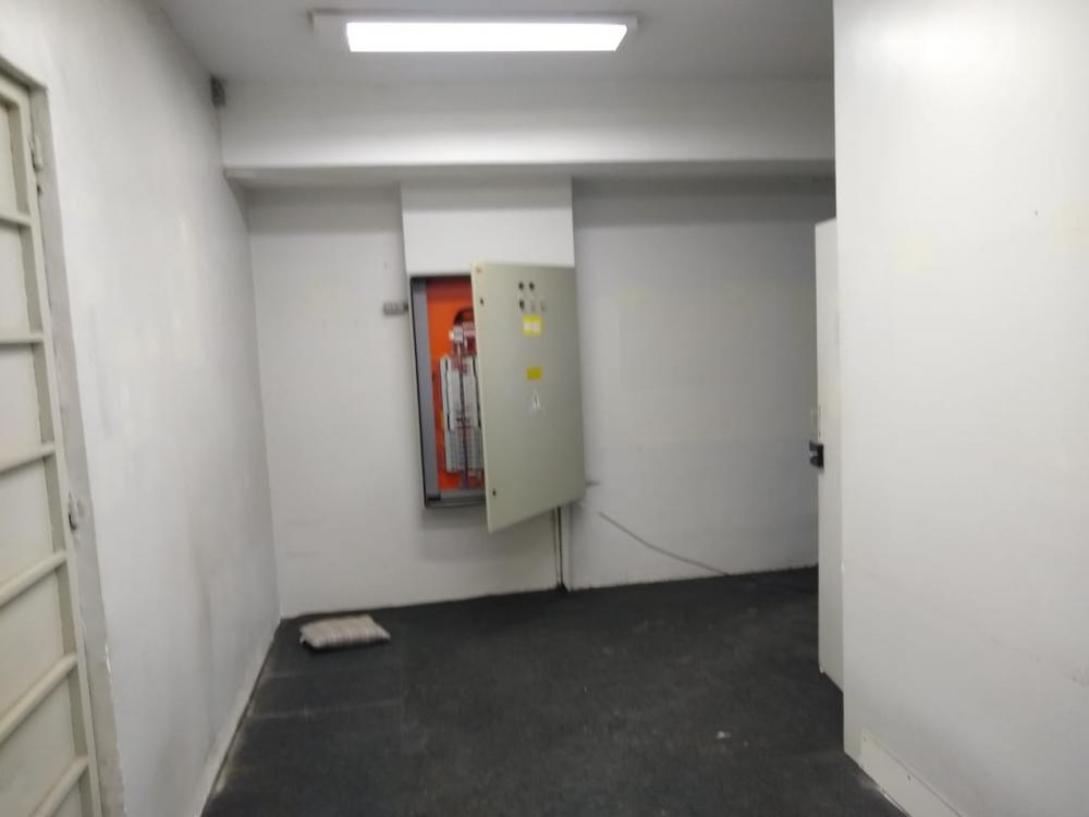 Imagens do imóveis Ótimo imóvel comercial no centro de Cascadura