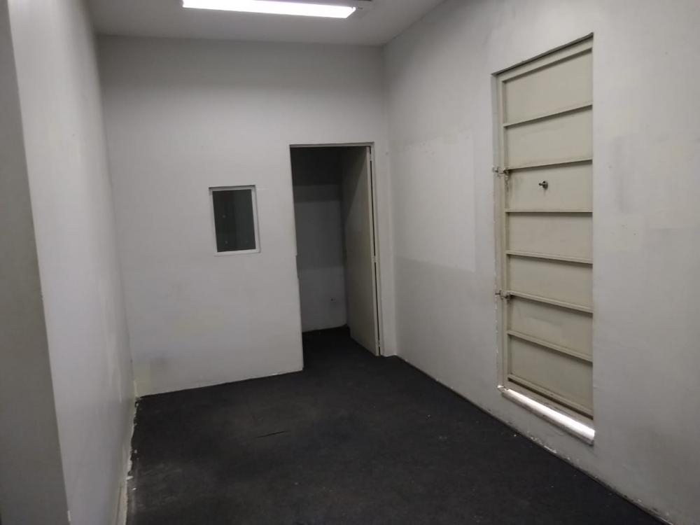 Imagens do imóveis Ótimo imóvel comercial no centro de Cascadura