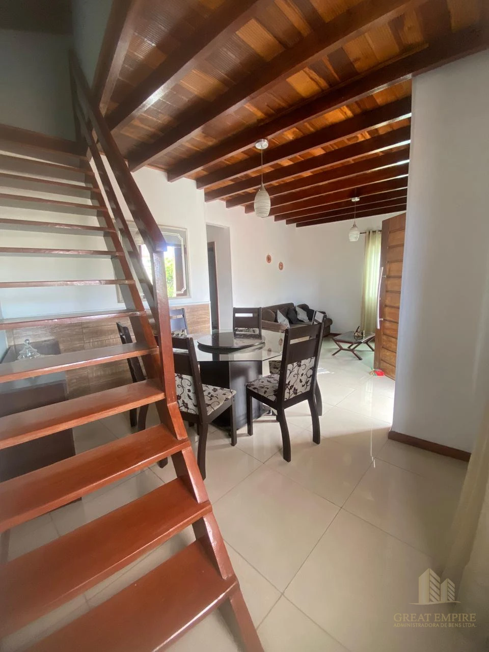 Sobrado Mobiliado com 4 Quartos para Locação no Largo do Barradas – Conforto, Espaço e Localização Privilegiada Imagens do imóveis Sobrado Mobiliado com 4 Quartos para Locação no Largo do Barradas – Conforto, Espaço e Localização Privilegiada