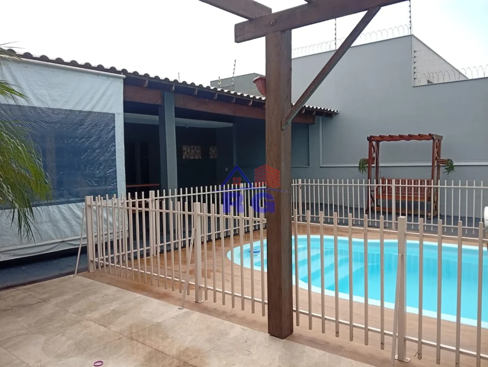 ÁREA DE LAZER COM PISCINA - JARDIM PARANÁ
