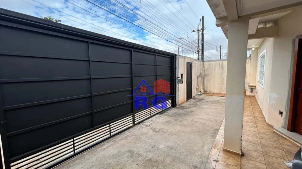 CASA EM ALVENARIA - 3 QUARTOS - VILA SALOMÉ