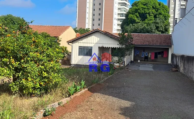 CASA DE MADEIRA - 3 QUARTOS - CENTRO