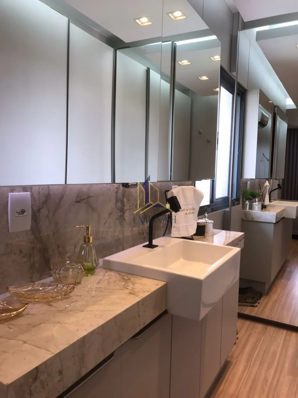 APARTAMENTO Á VENDA TODO MOBILIADO EM LONDRINA