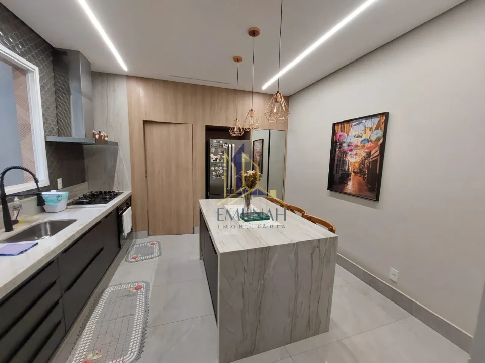 CASA Á VENDA CONDOMINIO ROYAL FOREST