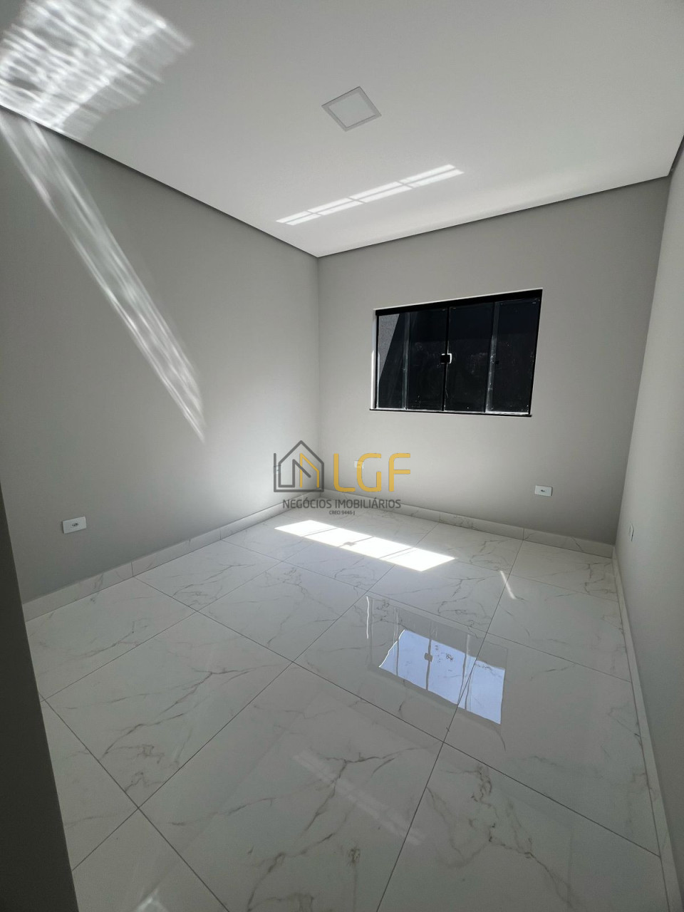 Imagens do imóveis CASA GEMINADA JARDIM GOLDEM PARK