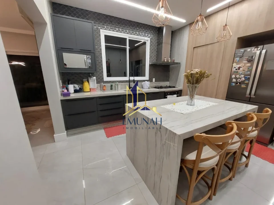 CASA Á VENDA CONDOMINIO ROYAL FOREST