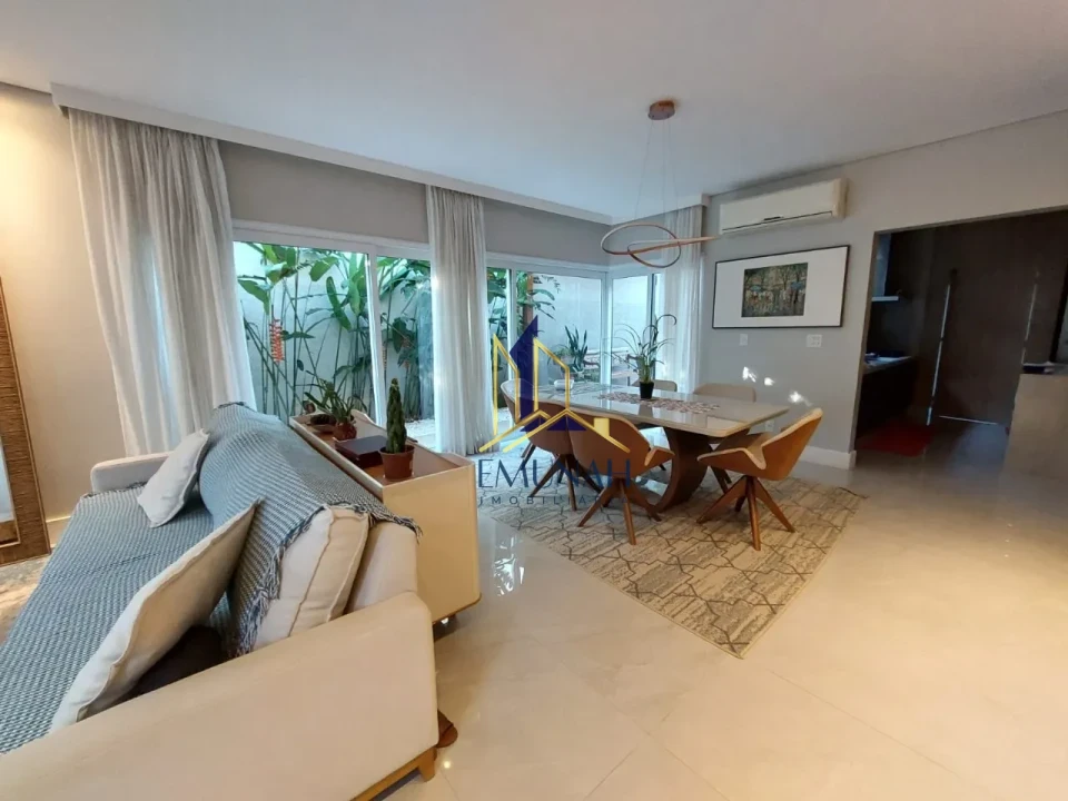 CASA Á VENDA CONDOMINIO ROYAL FOREST