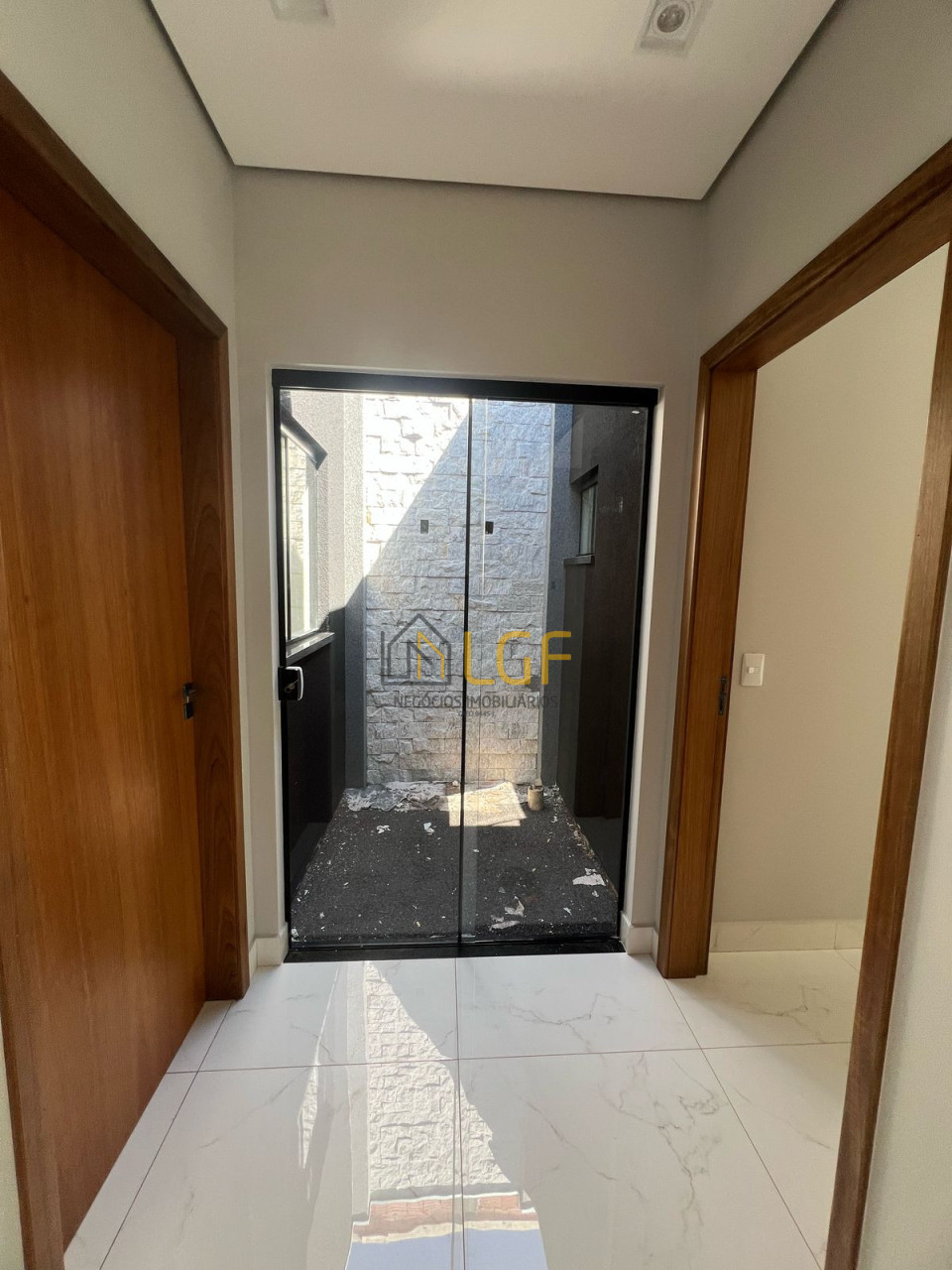 Imagens do imóveis CASA GEMINADA JARDIM GOLDEM PARK