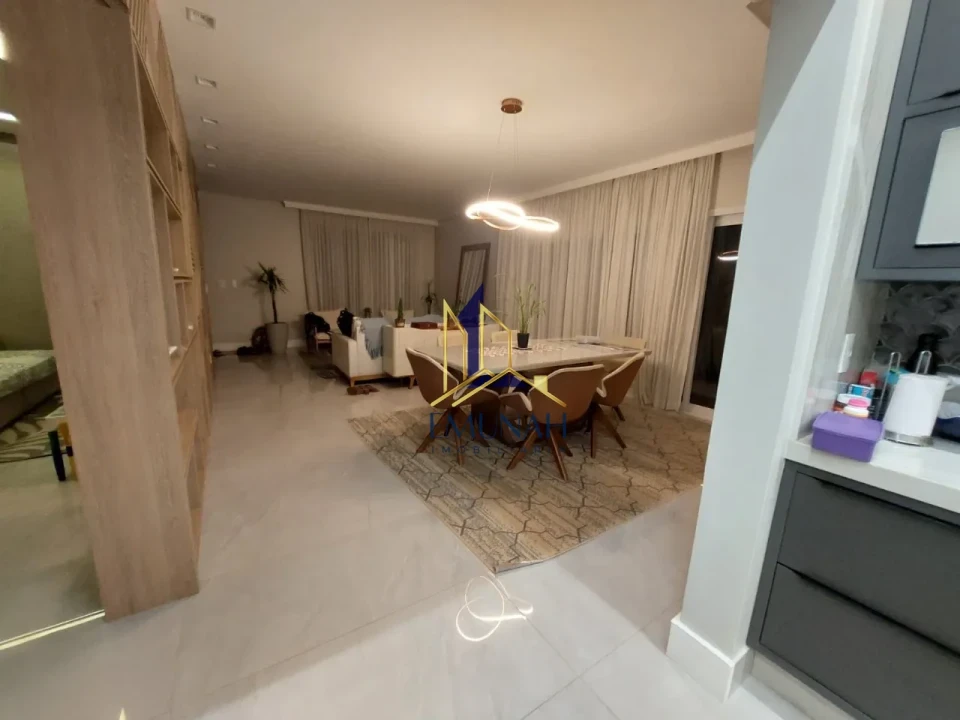 CASA Á VENDA CONDOMINIO ROYAL FOREST