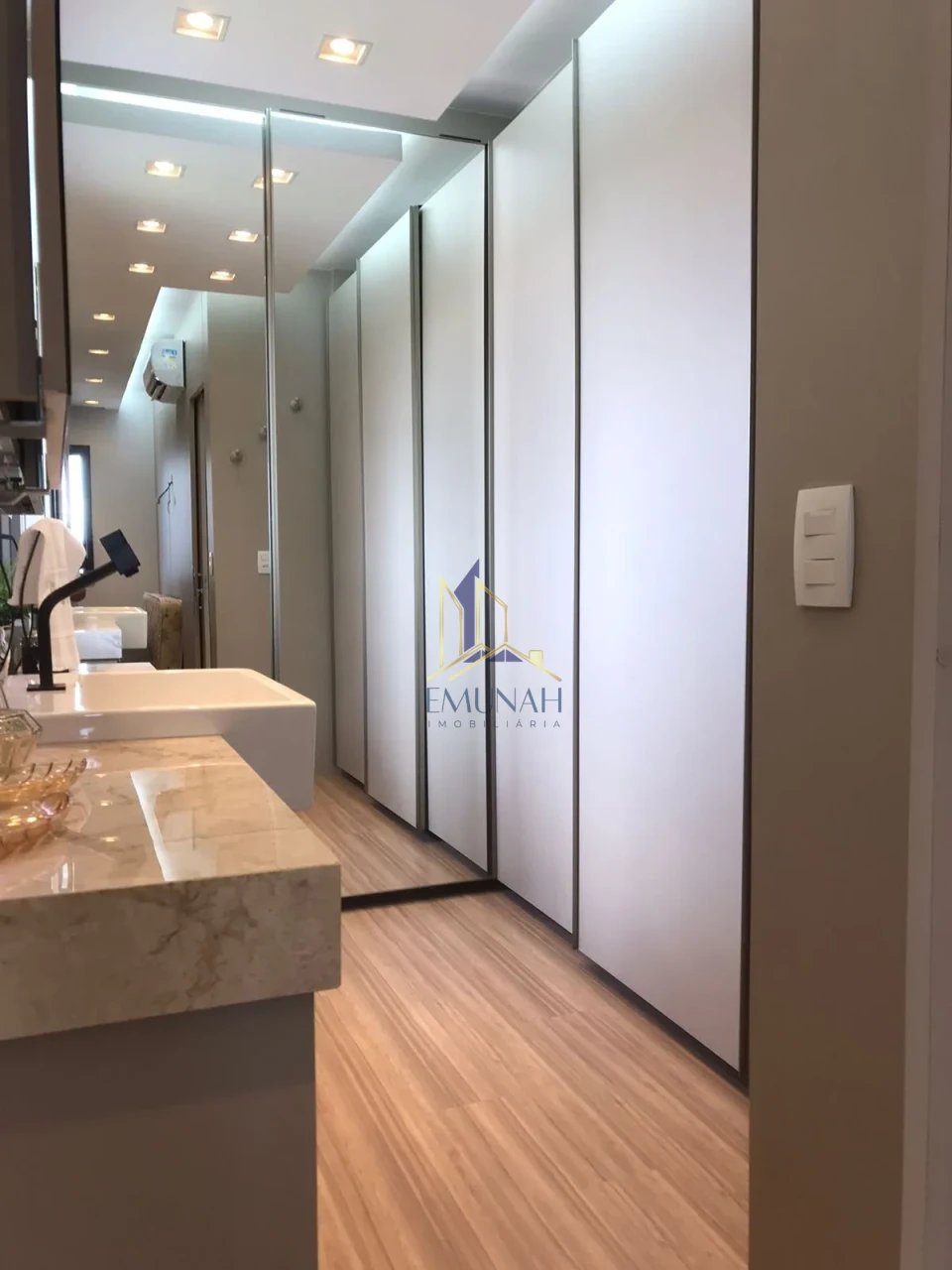 APARTAMENTO Á VENDA TODO MOBILIADO EM LONDRINA