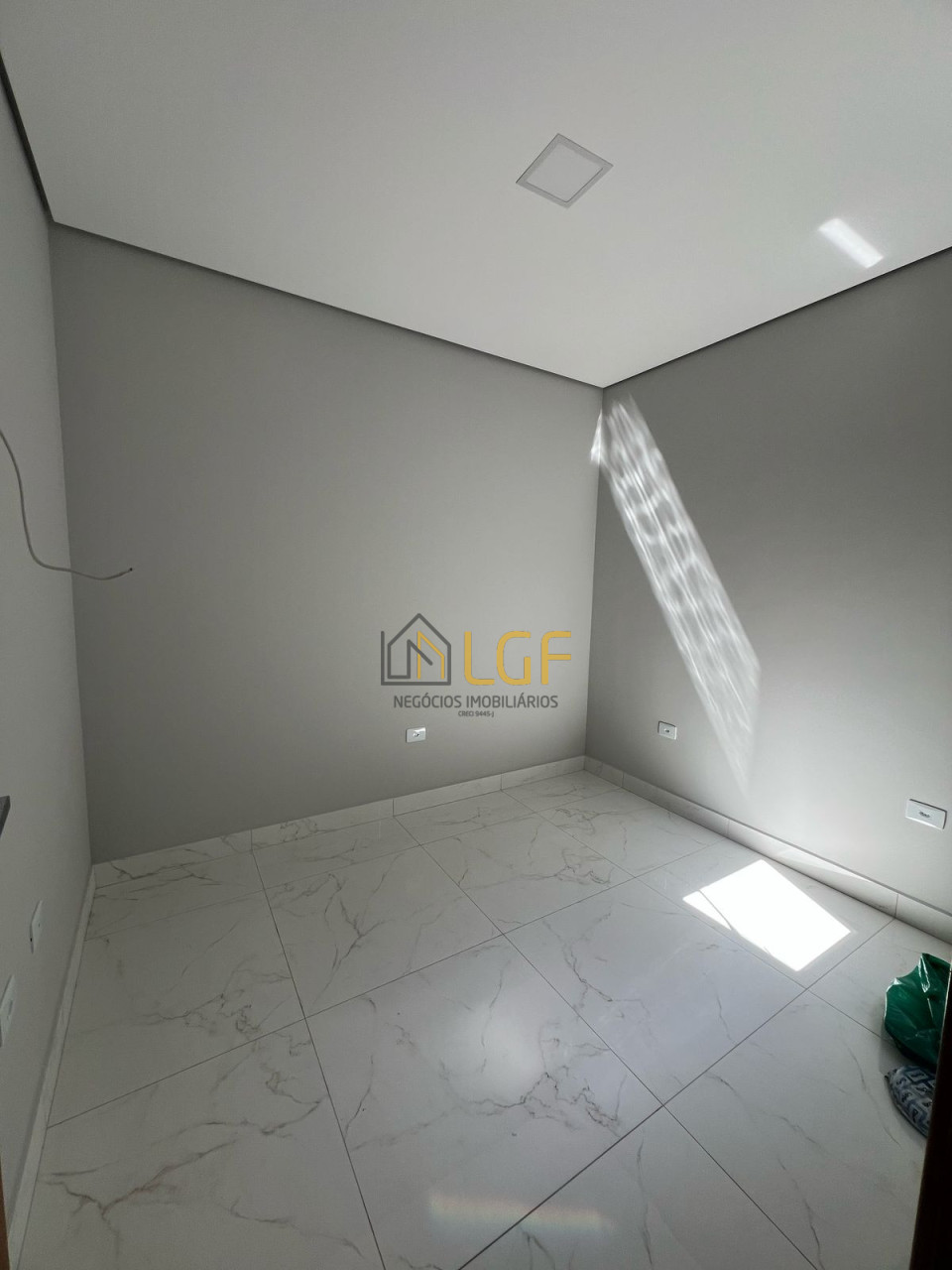 Imagens do imóveis CASA GEMINADA JARDIM GOLDEM PARK