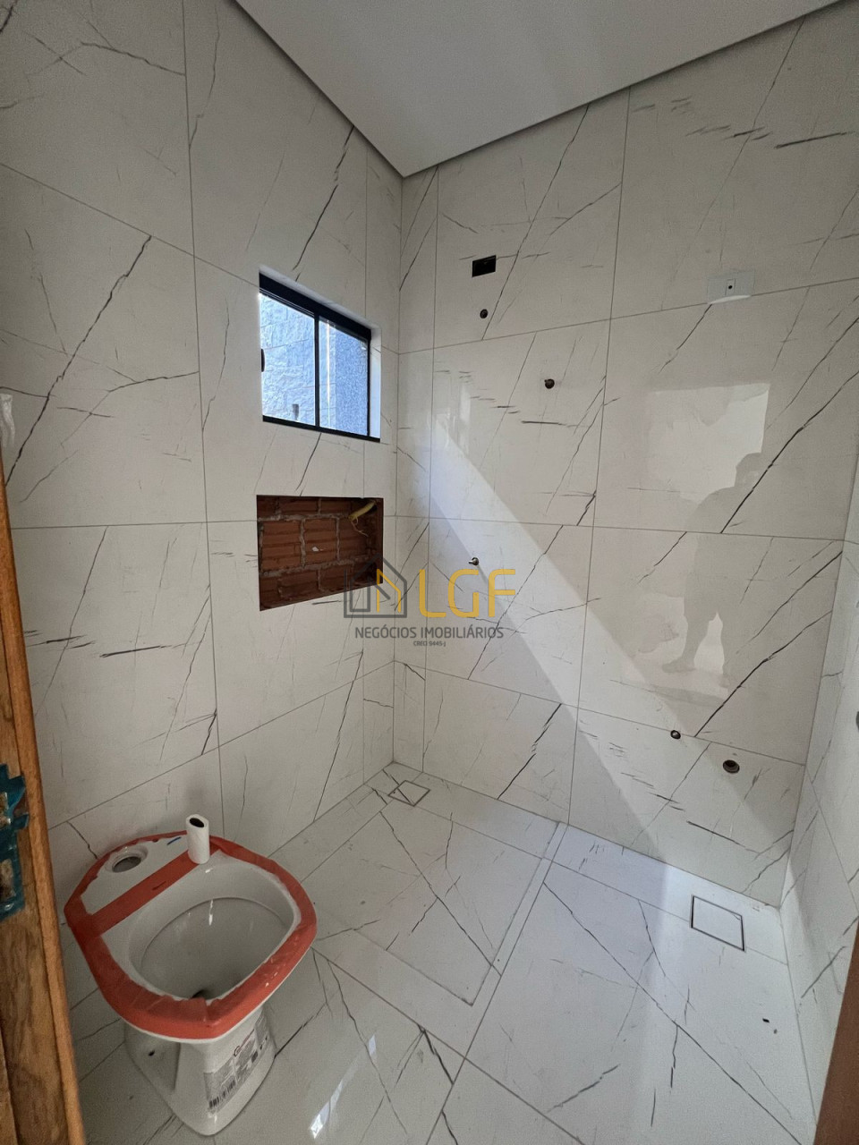 Imagens do imóveis CASA GEMINADA JARDIM GOLDEM PARK