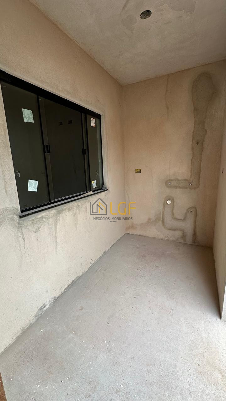 CASA GEMINADA Á VENDA NO JARDIM VÔ ZEZINHO