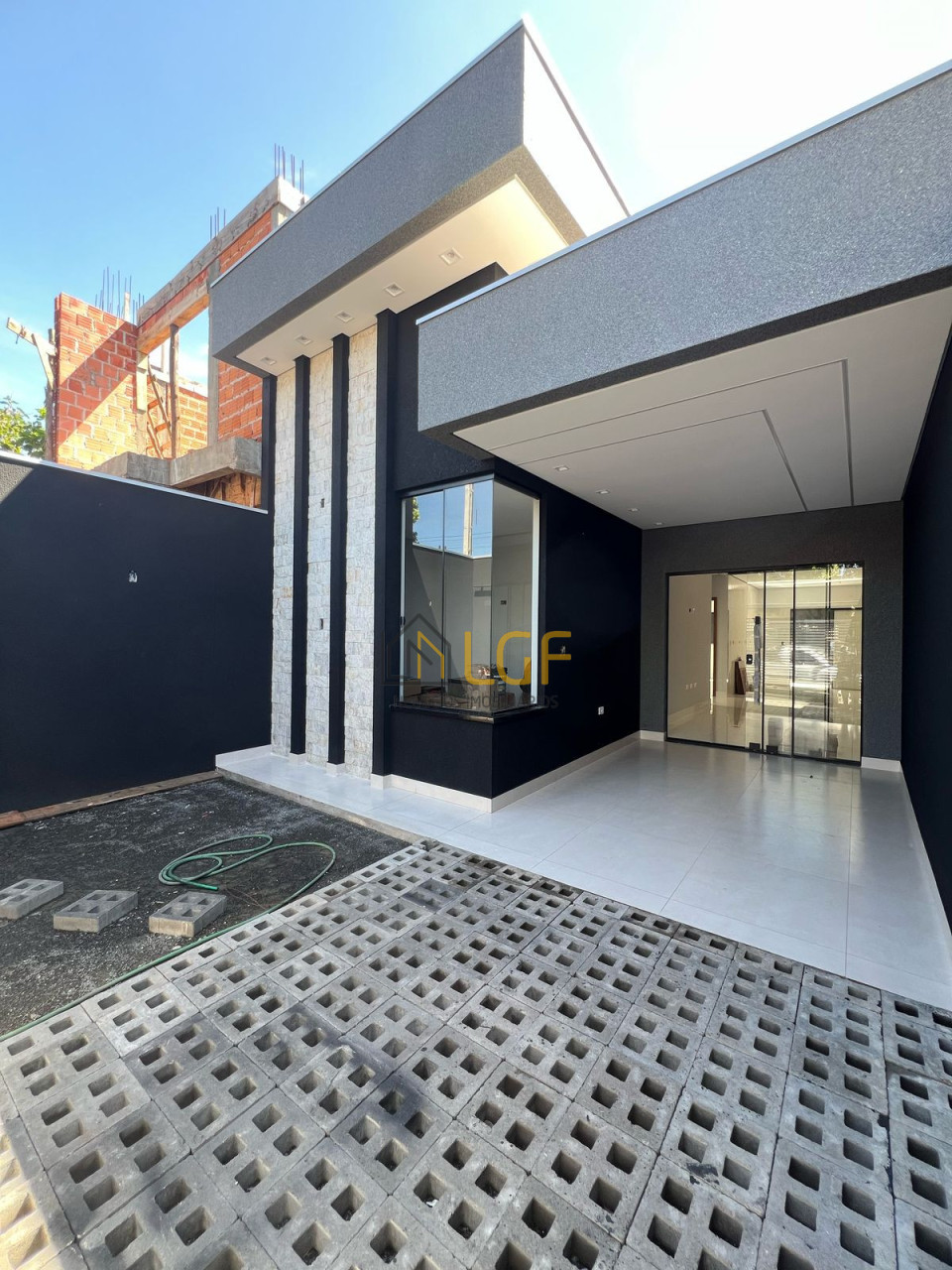 Imagens do imóveis CASA GEMINADA JARDIM GOLDEM PARK