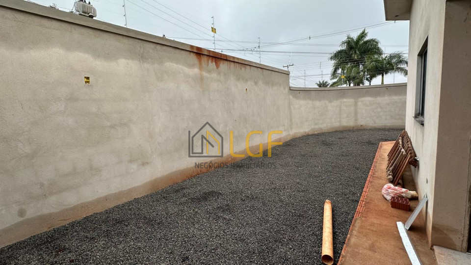 CASA GEMINADA Á VENDA NO JARDIM VÔ ZEZINHO