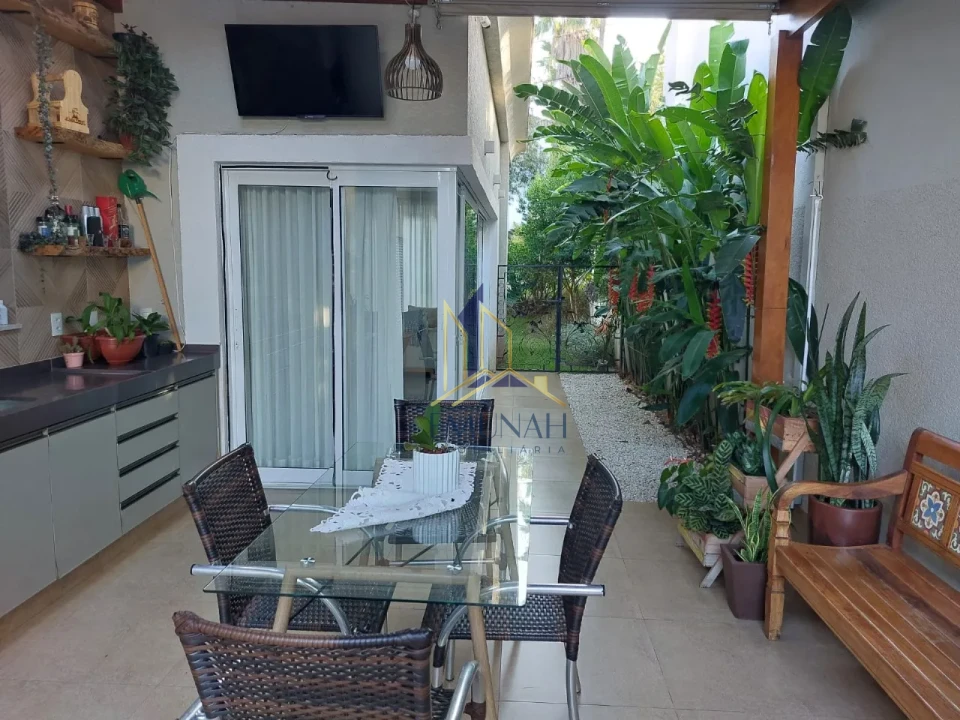 CASA Á VENDA CONDOMINIO ROYAL FOREST