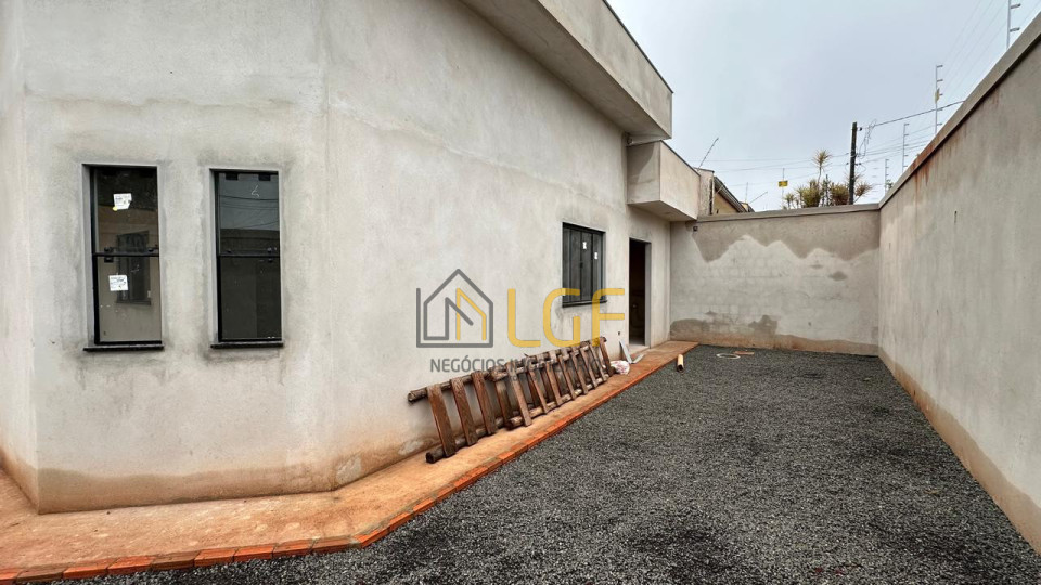 CASA GEMINADA Á VENDA NO JARDIM VÔ ZEZINHO