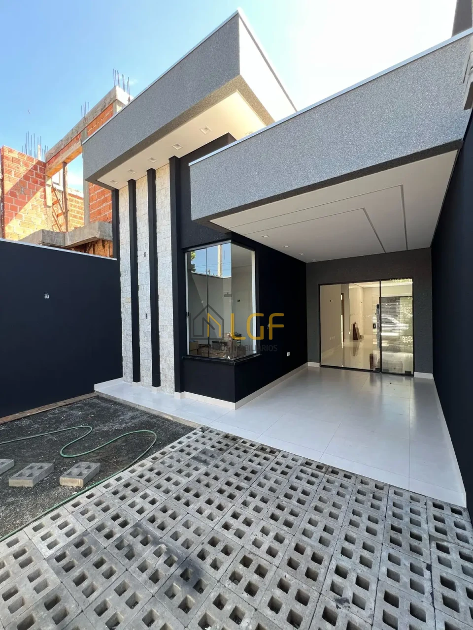 Imagens do imóveis CASA GEMINADA JARDIM GOLDEM PARK