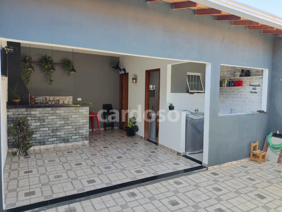Casa à venda com 2 quartos e 2 vagas - Ibiporã - PR