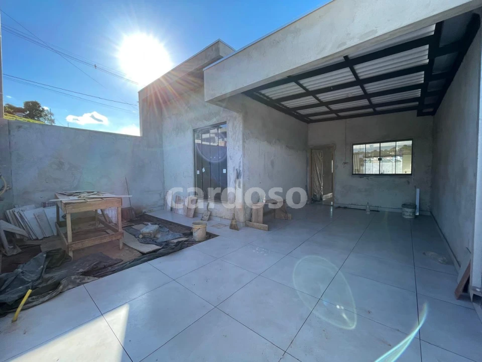 CASA À VENDA EM IBIPORÃ COM 2 QUARTOS POR 360.000,00