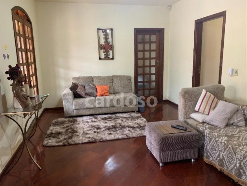 CASA COM 4 QUARTOS E ÁREA GOURMET À VENDA - VILA ROMANA - IBIPORÃ/PR