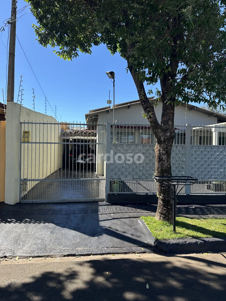Imóvel com duas casas independentes, energia solar e churrasqueira – Jardim Ideal, Londrina/PR