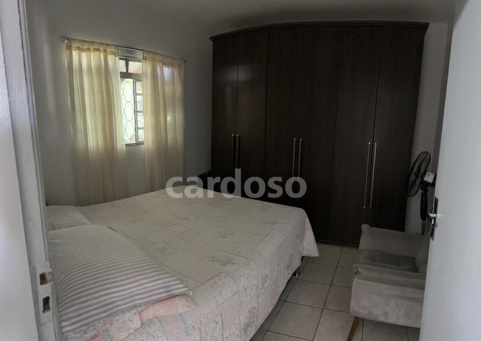 Imóvel com duas casas independentes, energia solar e churrasqueira – Jardim Ideal, Londrina/PR