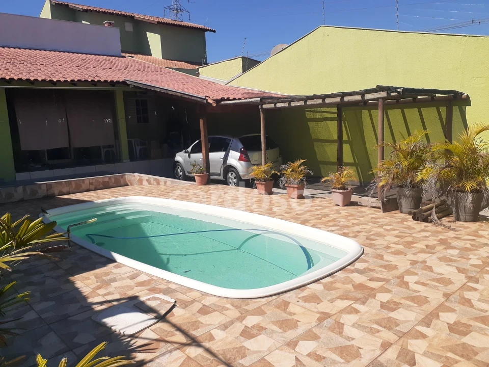 CASA COM PISCINA À VENDA – JARDIM PLANALTO – ZONA NORTE – LONDRINA/PR
