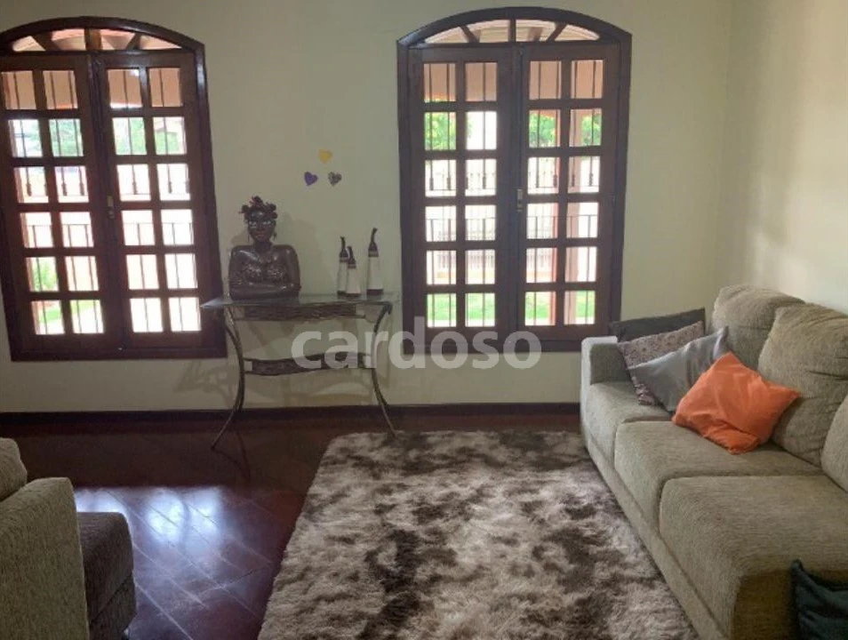 CASA COM 4 QUARTOS E ÁREA GOURMET À VENDA - VILA ROMANA - IBIPORÃ/PR