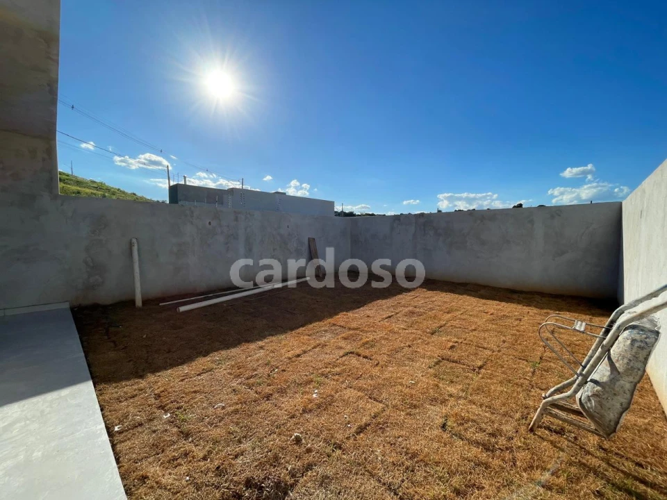CASA À VENDA EM IBIPORÃ COM 2 QUARTOS POR 360.000,00