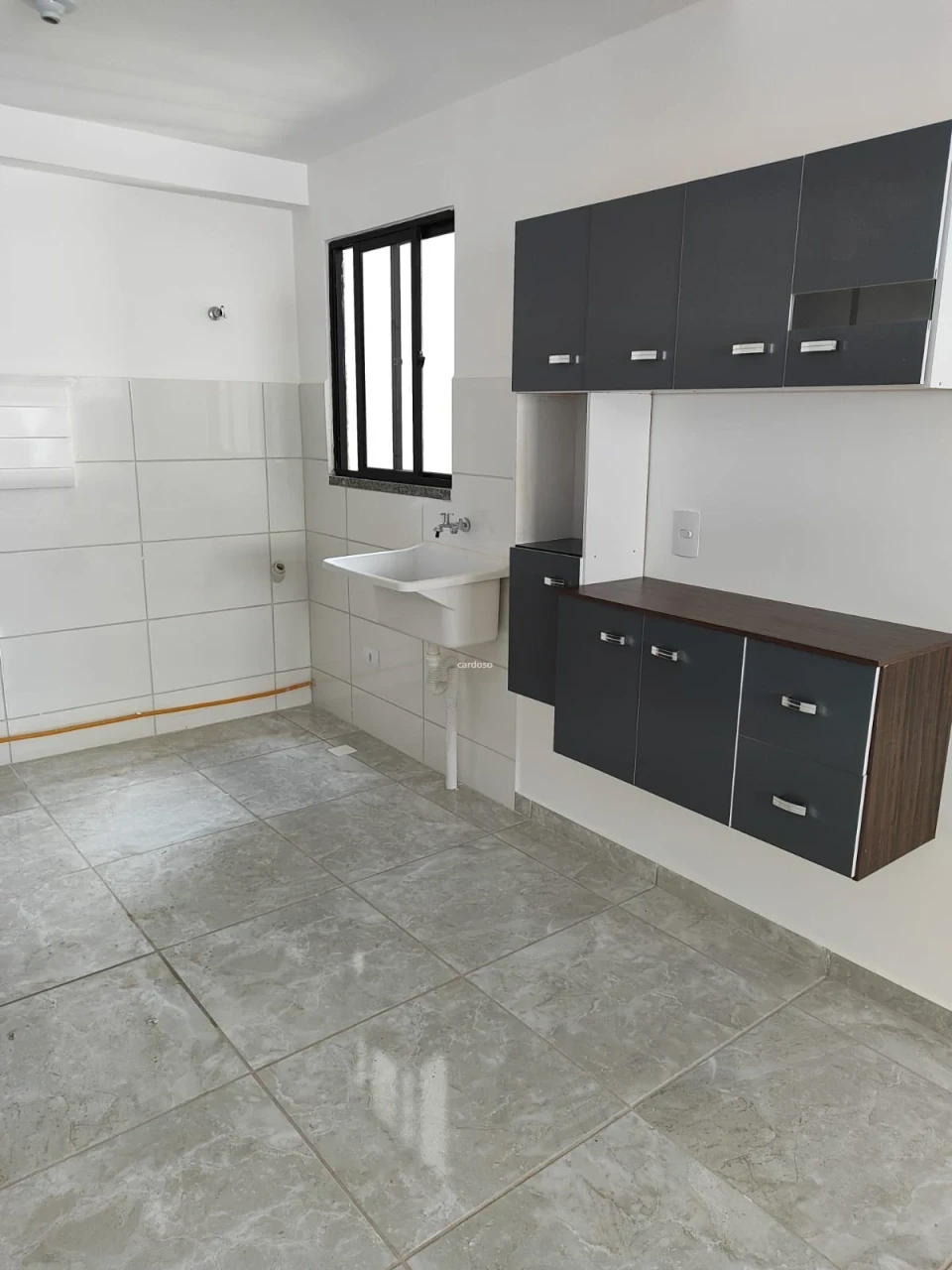 Apartamento com 2 dormitórios para locação, 43 m² por R$ 900 – Semiramis – Londrina/PR