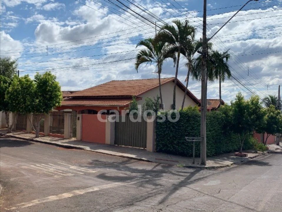 CASA COM 4 QUARTOS E ÁREA GOURMET À VENDA - VILA ROMANA - IBIPORÃ/PR