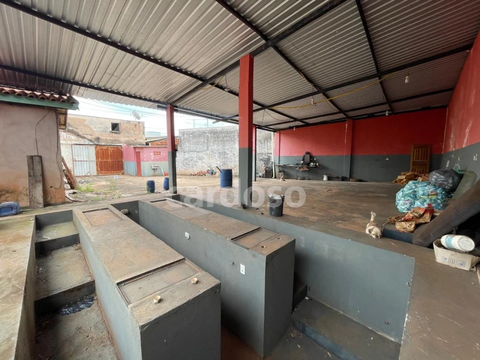 VENDO IMÓVEL COMERCIAL COM POTENCIAL DE EXPANSÃO – LOCALIZAÇÃO ESTRATÉGICA