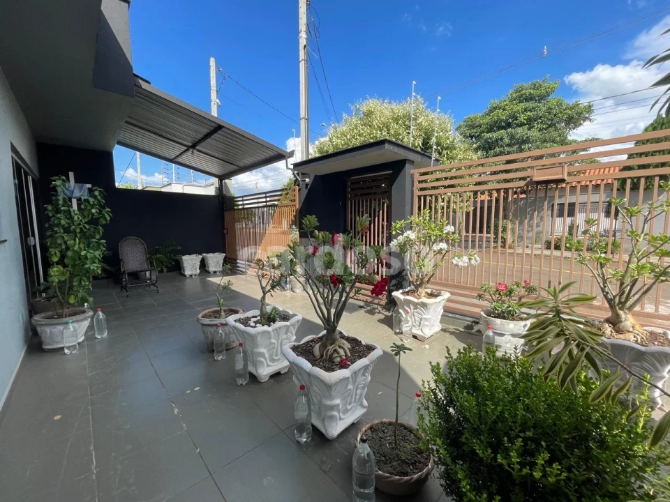 Imagens do imóveis VENDO – TROCO - CASA NO JD CINQUENTENARIO – IBIPORÃ – R$ 410.000,00