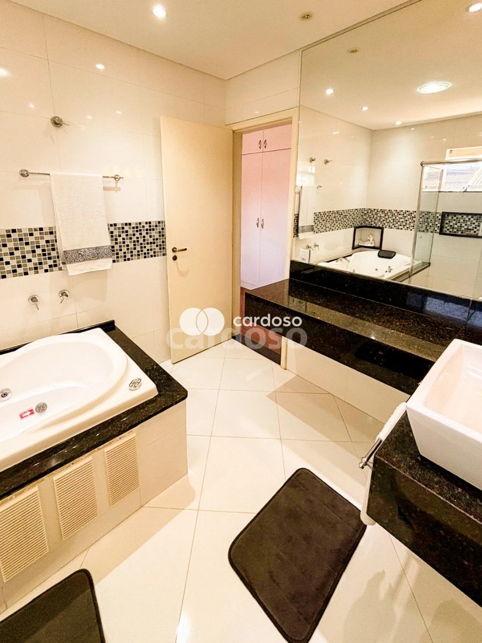 Imagens do imóveis Casa com 4 suítes à venda no Aspen Park por R$ 2.650.000,00 – Jardim Aeroporto – Londrina/PR