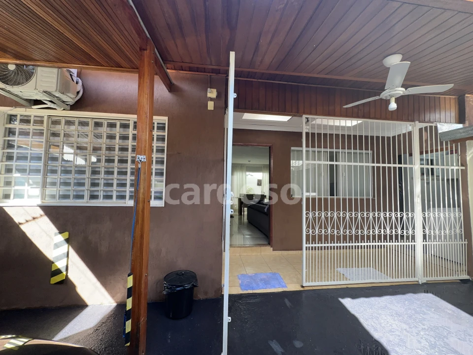 Imóvel com duas casas independentes, energia solar e churrasqueira – Jardim Ideal, Londrina/PR