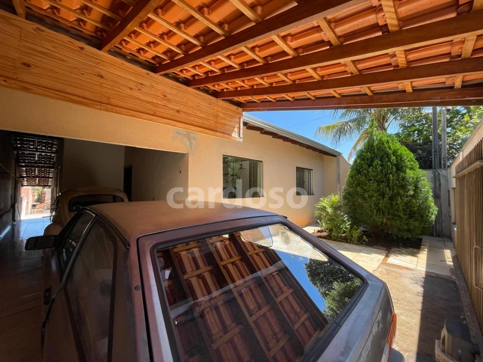 VENDE-SE CASA COM 3 QUARTOS (1 SUÍTE) – VILA ROMANA | IBIPORÃ/PR