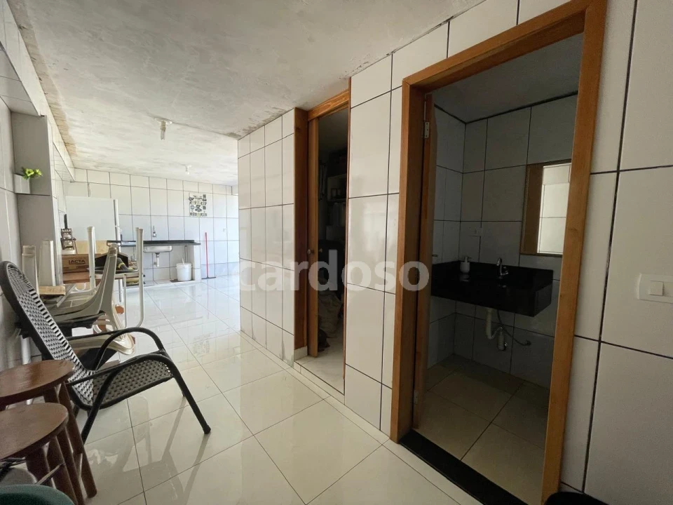 VENDE-SE CASA COM 3 QUARTOS (1 SUÍTE) – VILA ROMANA | IBIPORÃ/PR