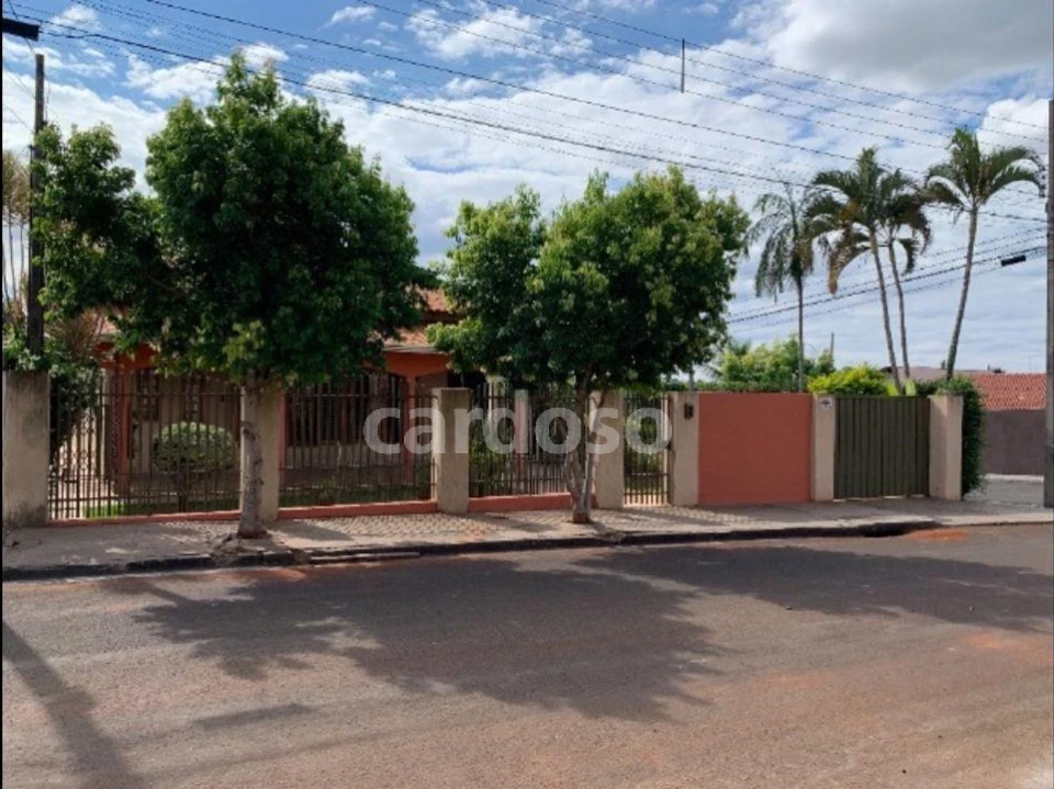 CASA COM 4 QUARTOS E ÁREA GOURMET À VENDA - VILA ROMANA - IBIPORÃ/PR