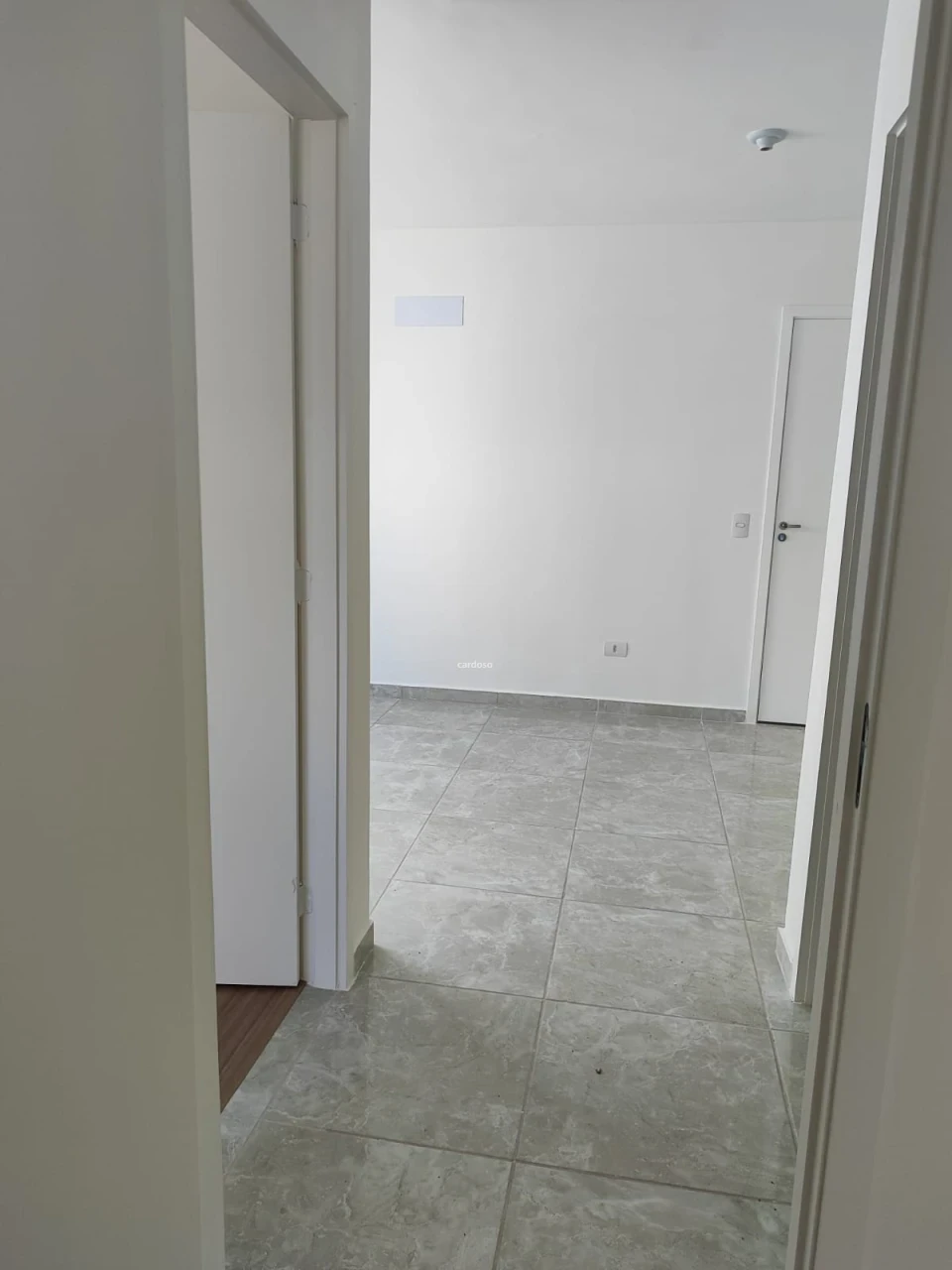 Apartamento com 2 dormitórios para locação, 43 m² por R$ 900 – Semiramis – Londrina/PR