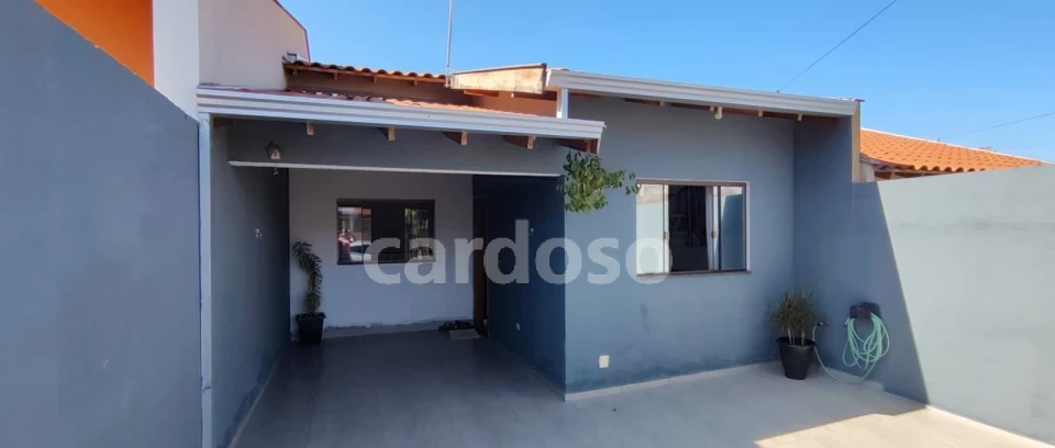 Casa à venda com 2 quartos e 2 vagas - Ibiporã - PR