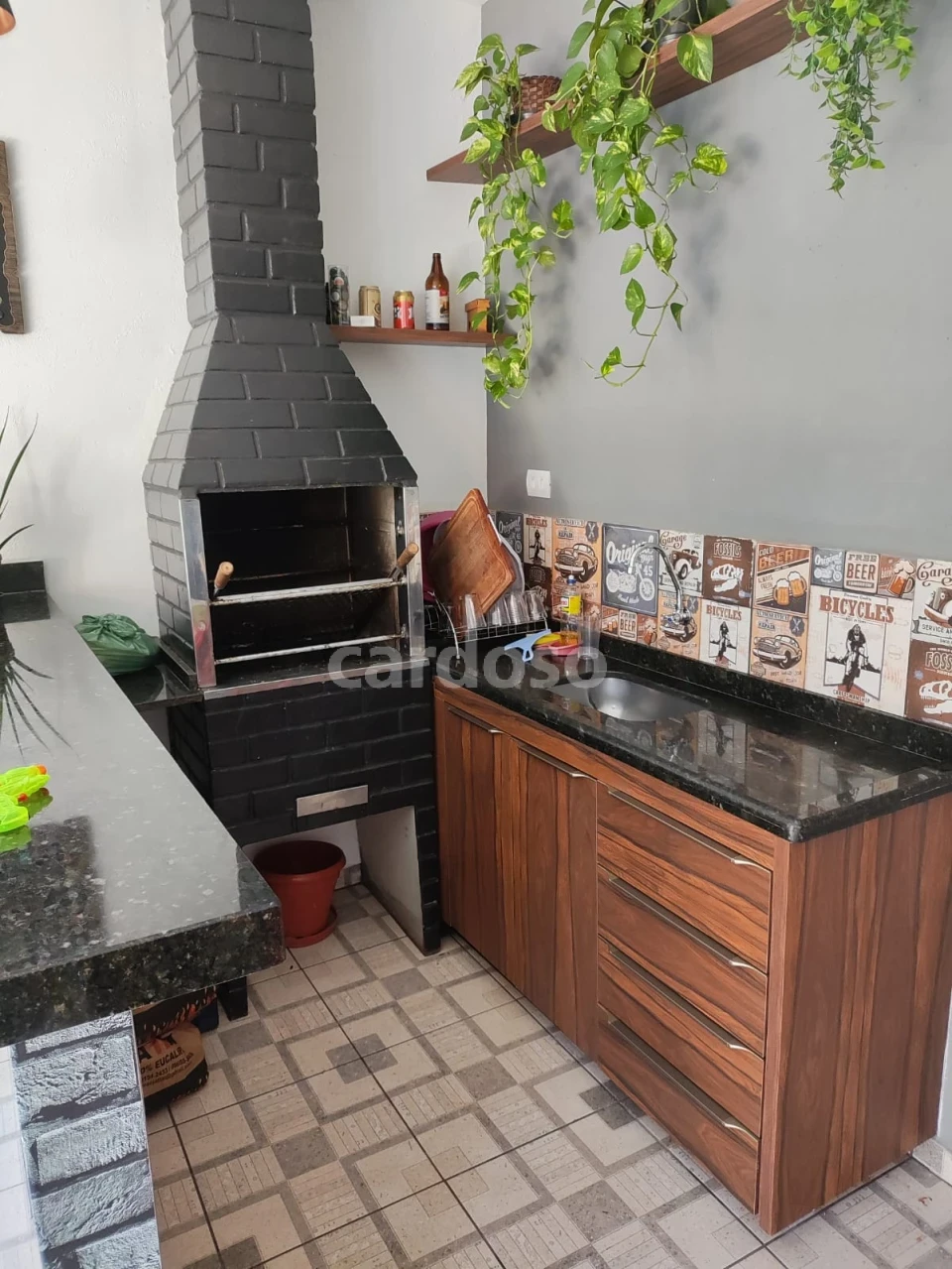 Casa à venda com 2 quartos e 2 vagas - Ibiporã - PR