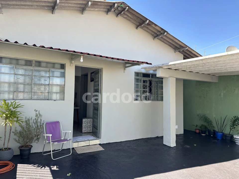 Imóvel com duas casas independentes, energia solar e churrasqueira – Jardim Ideal, Londrina/PR