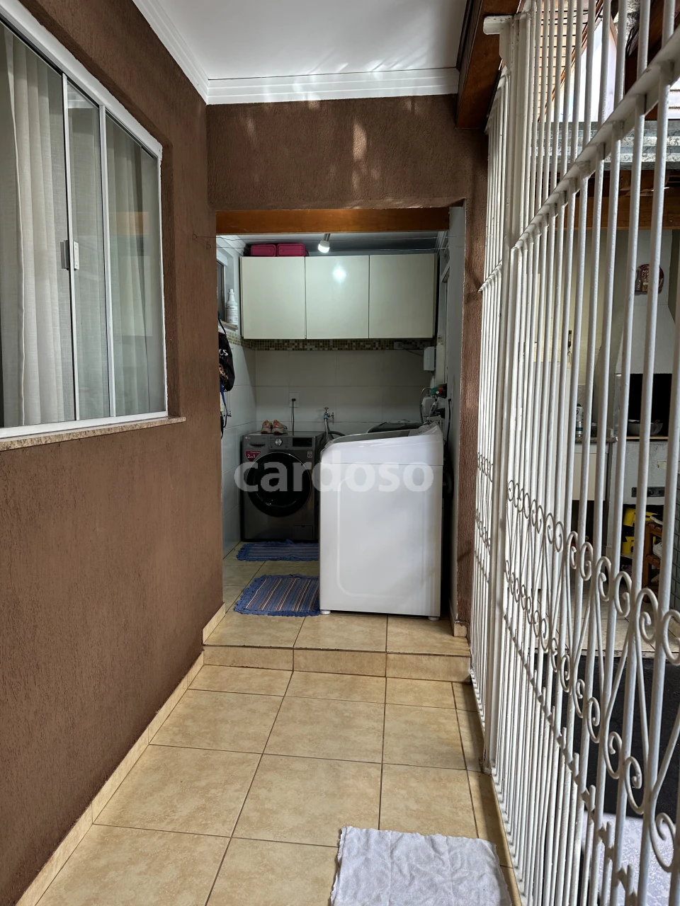 Imóvel com duas casas independentes, energia solar e churrasqueira – Jardim Ideal, Londrina/PR