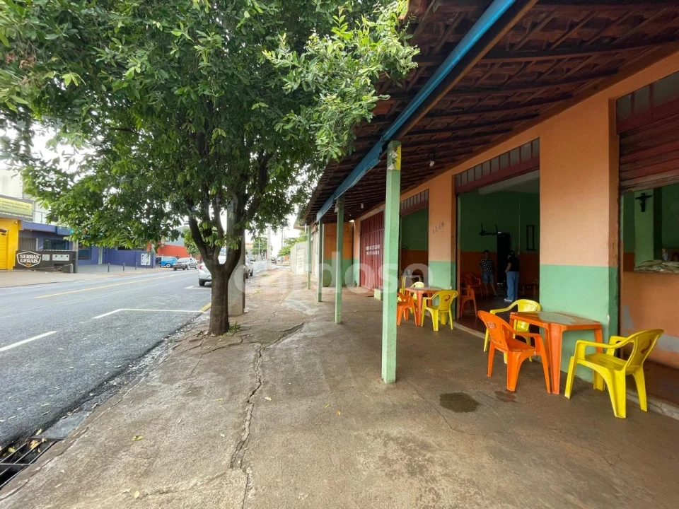 VENDO IMÓVEL COMERCIAL COM POTENCIAL DE EXPANSÃO – LOCALIZAÇÃO ESTRATÉGICA