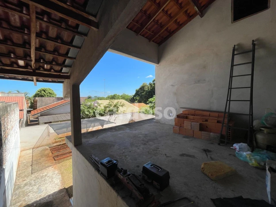 VENDE-SE CASA COM 3 QUARTOS (1 SUÍTE) – VILA ROMANA | IBIPORÃ/PR